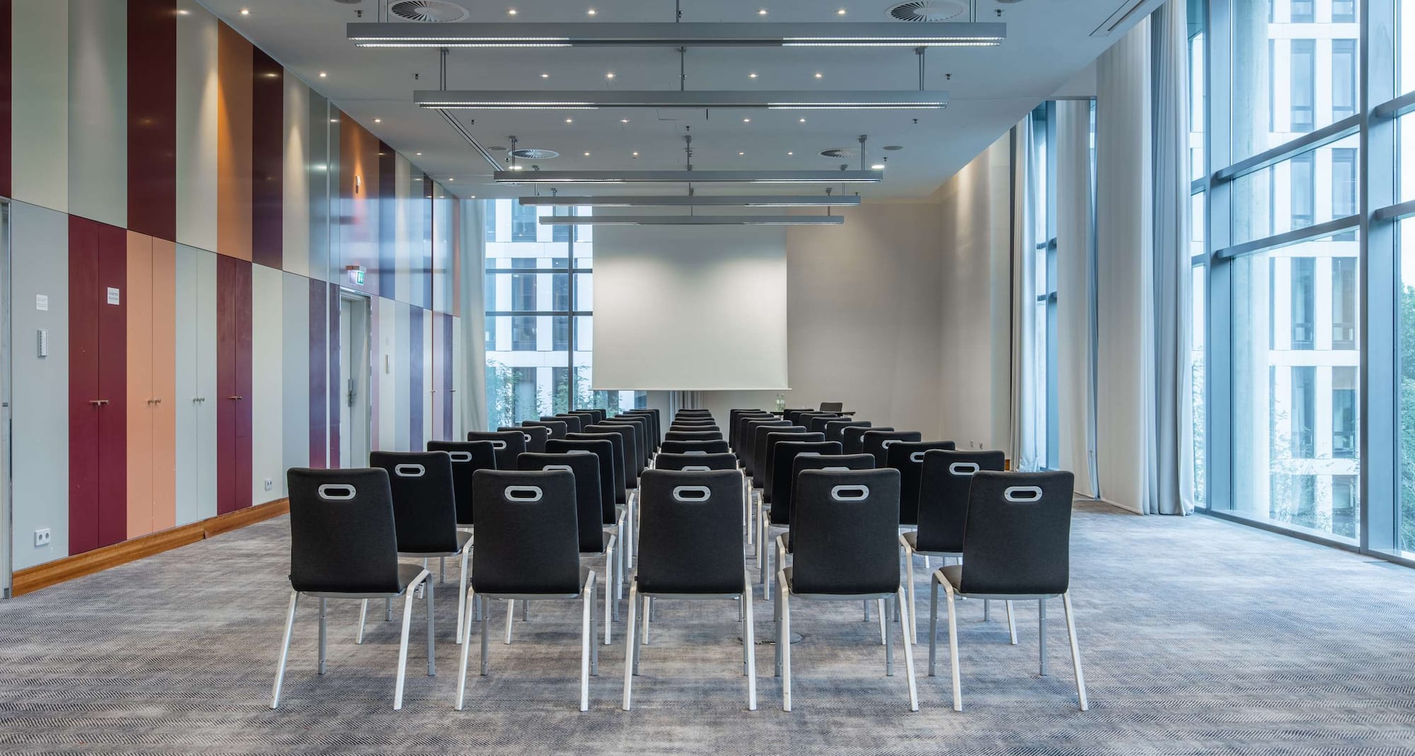 Radisson Blu Hotel, Frankfurt - Wallstreet meeting room classroom seating