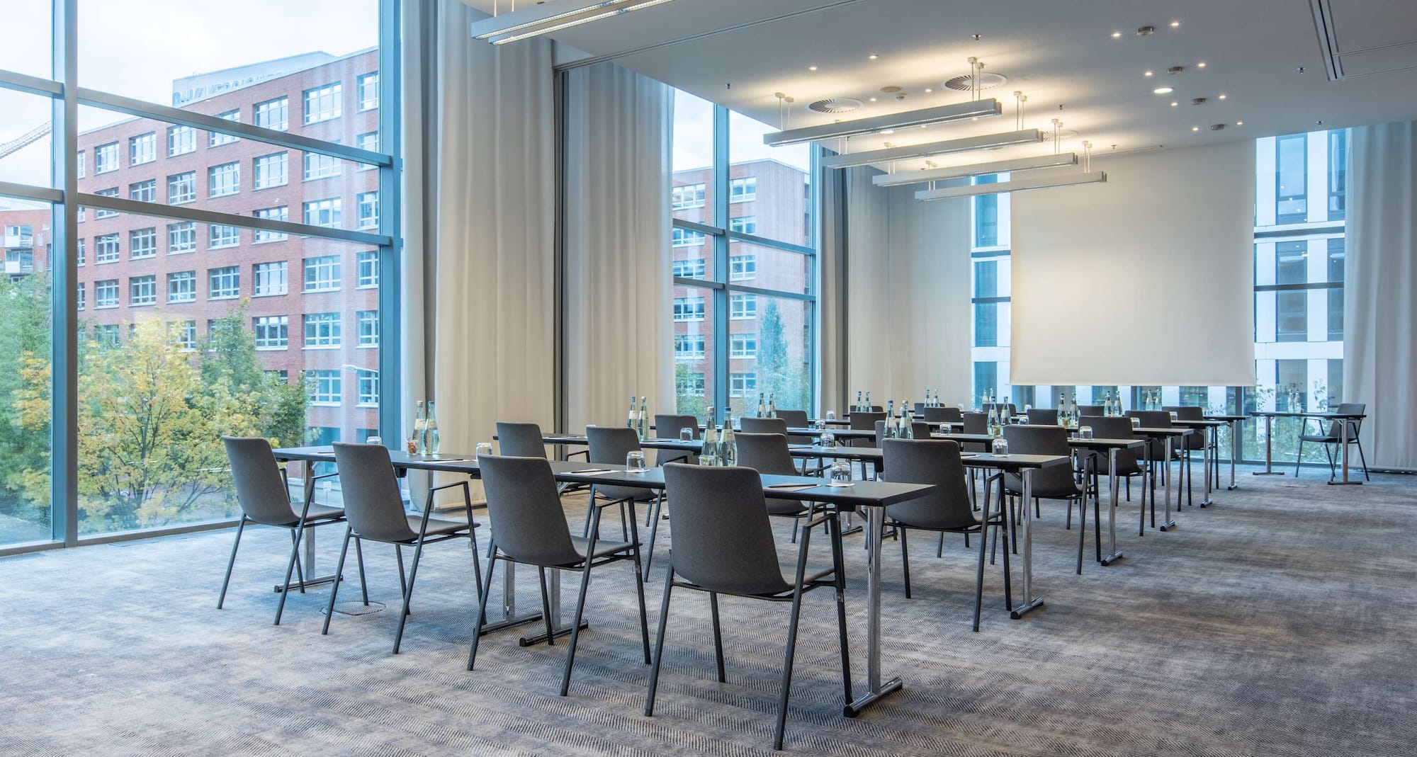 Radisson Blu Hotel, Frankfurt - Nikkei and Dax classroom seating