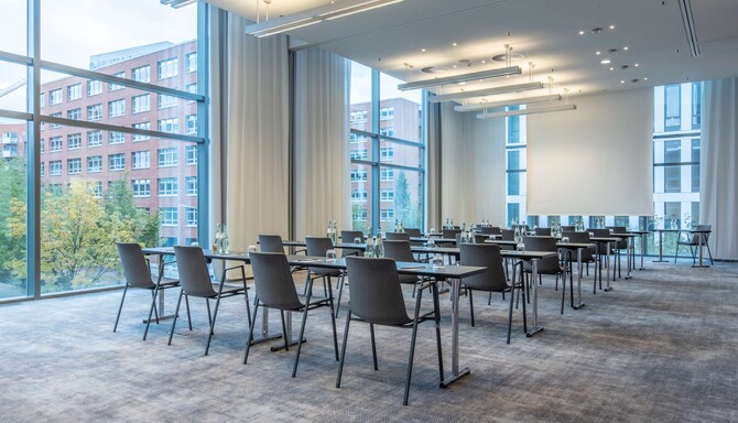 Radisson Blu Hotel, Frankfurt - Nasdaq Nikkei Dax classroom seating