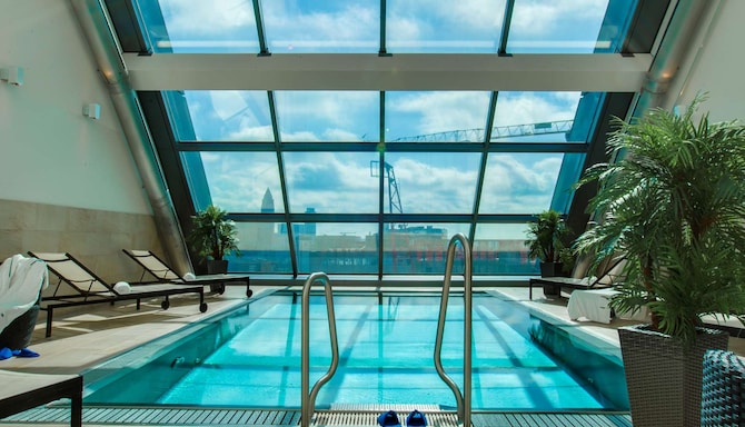 Radisson Blu Hotel, Frankfurt - Indoor Pool