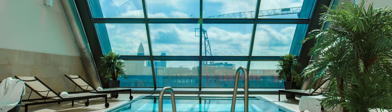 Radisson Blu Hotel, Frankfurt - Indoor Pool