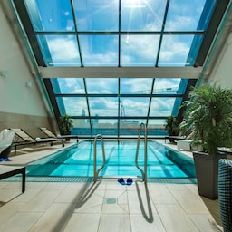 Radisson Blu Hotel, Frankfurt - Indoor Pool