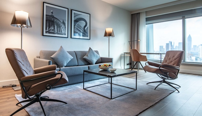 Radisson Blu Hotel, Frankfurt - Presidential Suite living room