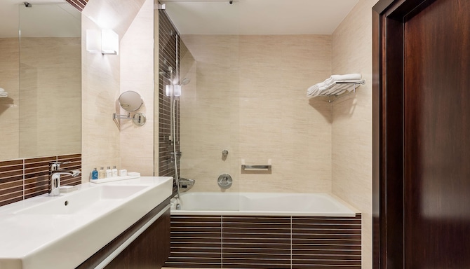 Radisson Blu Hotel, Gdańsk - Superior Room bathroom