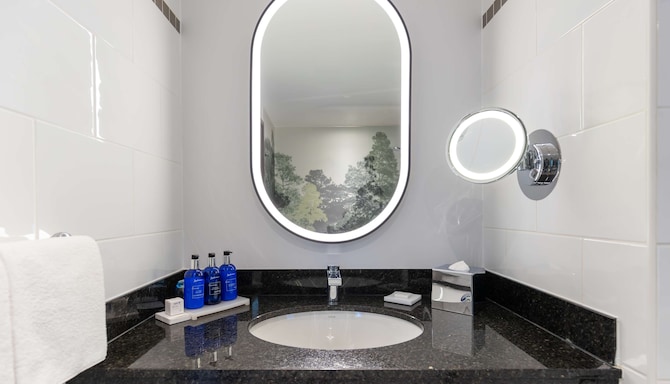 Radisson Blu Hotel, Glasgow - Superior Room bathroom