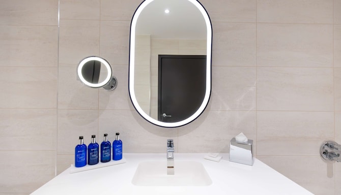 Radisson Blu Hotel, Glasgow - Suite bathroom