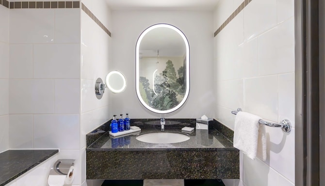 Radisson Blu Hotel, Glasgow - Standard Room bathroom