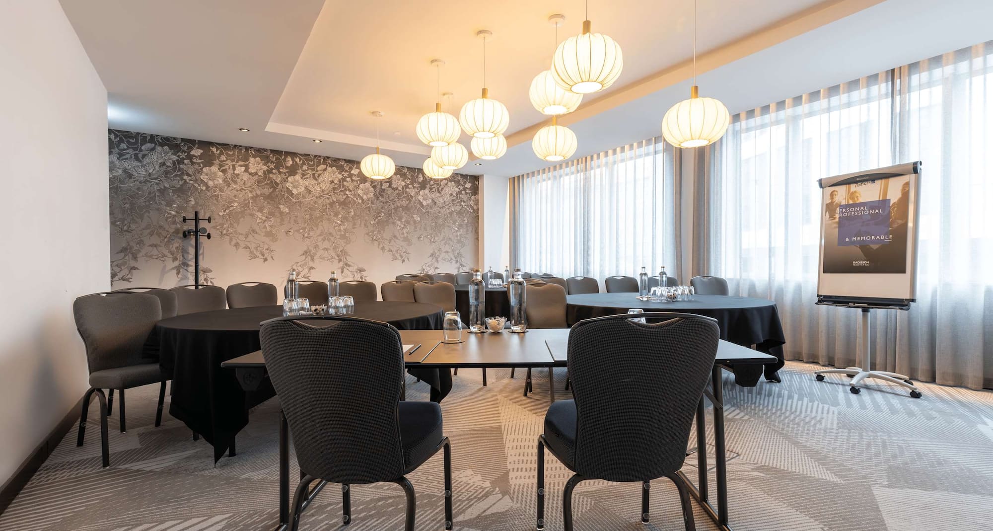 Radisson Blu Hotel, Glasgow - Meeting Room 6 Cabaret