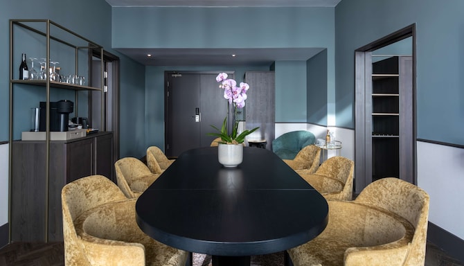 Radisson Blu Hotel, Glasgow - Apartment dining area