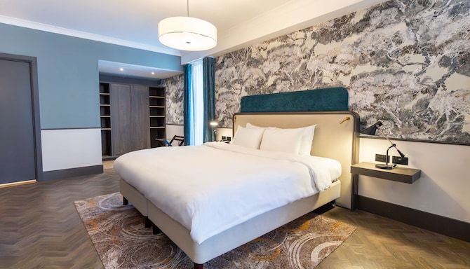 Radisson Blu Hotel, Glasgow - Corner Suite bedroom