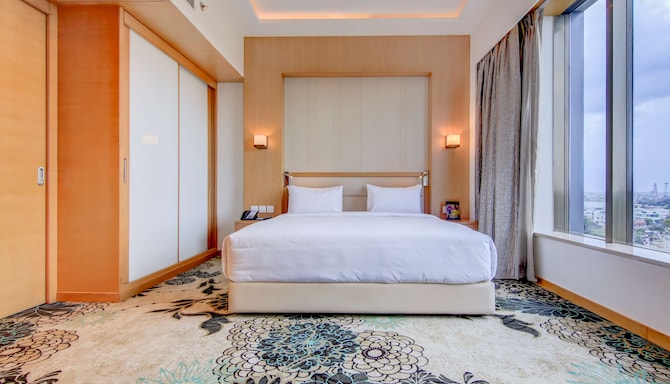 Radisson Blu Hotel, Gorakhpur - Suite - Bed