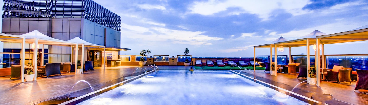 Radisson Blu Hotel, Gorakhpur - Swimming Pool