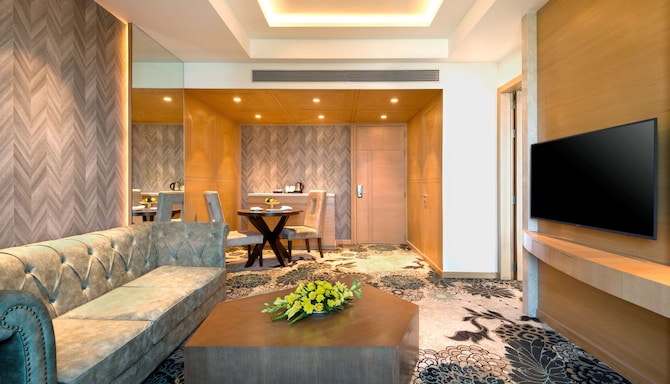 Radisson Blu Gorakhpur - Suite Living Room