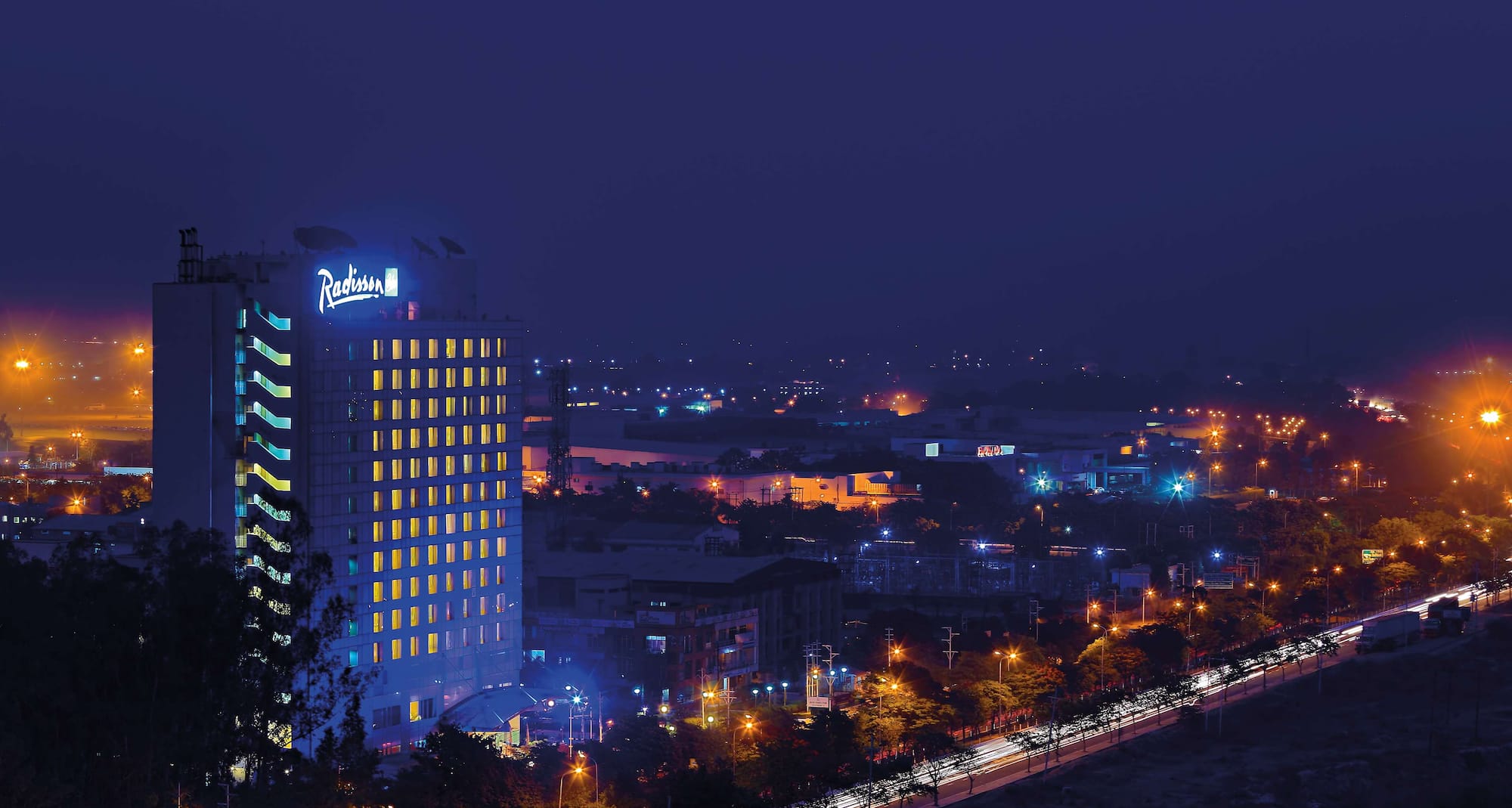 Radisson Blu Hotel Greater Noida - Exterior