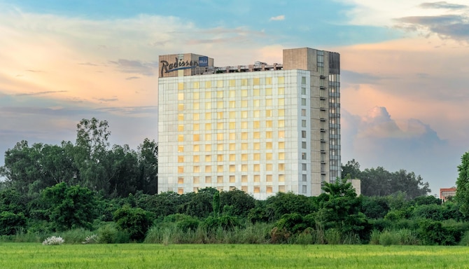 Radisson Blu Hotel, Greater Noida - Вид снаружи