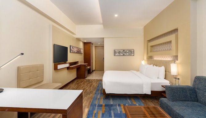 Radisson Blu Hotel, Greater Noida - Standard King Bedroom Reverse