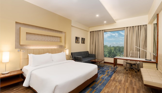 Radisson Blu Hotel, Greater Noida - Standard King Bedroom