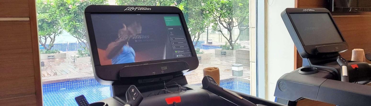Radisson Blu Hotel, Greater Noida - Gym equipment