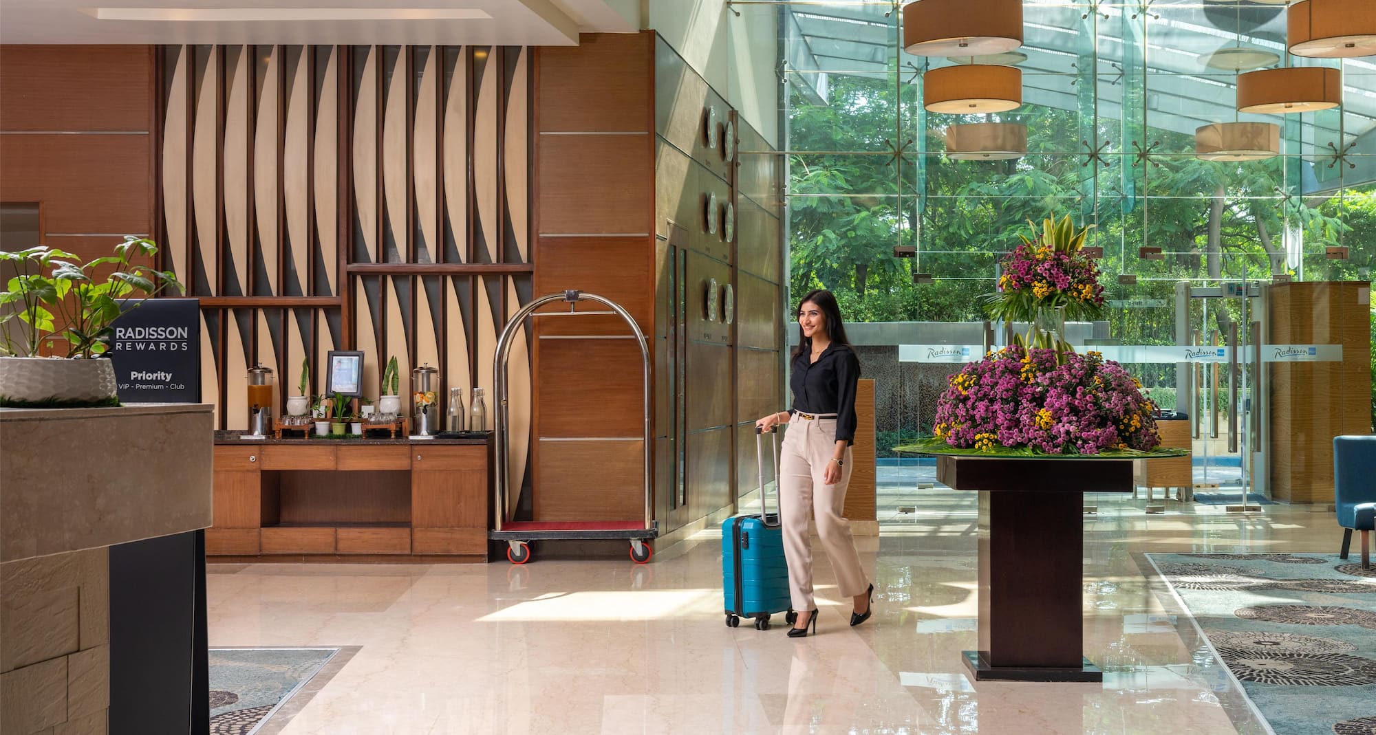 Radisson Blu Hotel, Greater Noida - Lobby Lifestyle