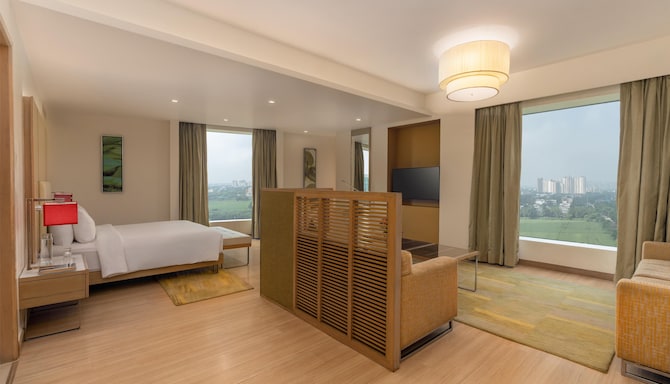 Radisson Blu Hotel, Greater Noida - Junior Suite Living Room
