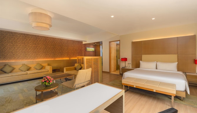 Radisson Blu Hotel, Greater Noida - Junior Suite Bed View