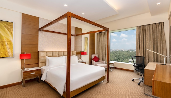 Radisson Blu Hotel, Greater Noida - Presidential Suite Bedroom
