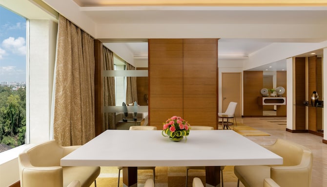 Radisson Blu Hotel, Greater Noida - Presidential Suite dining area