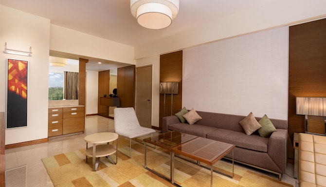 Radisson Blu Hotel, Greater Noida - Suite Living Area view