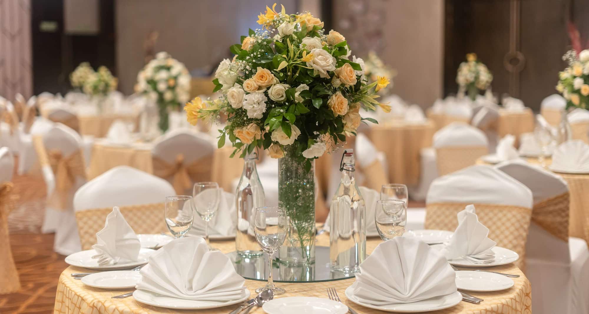 Radisson Blu Hotel, Greater Noida - Table layout