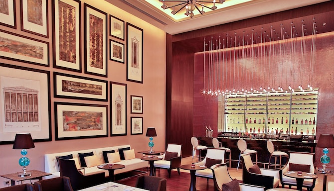 Radisson Blu Hotel Guwahati - Bar Lounge
