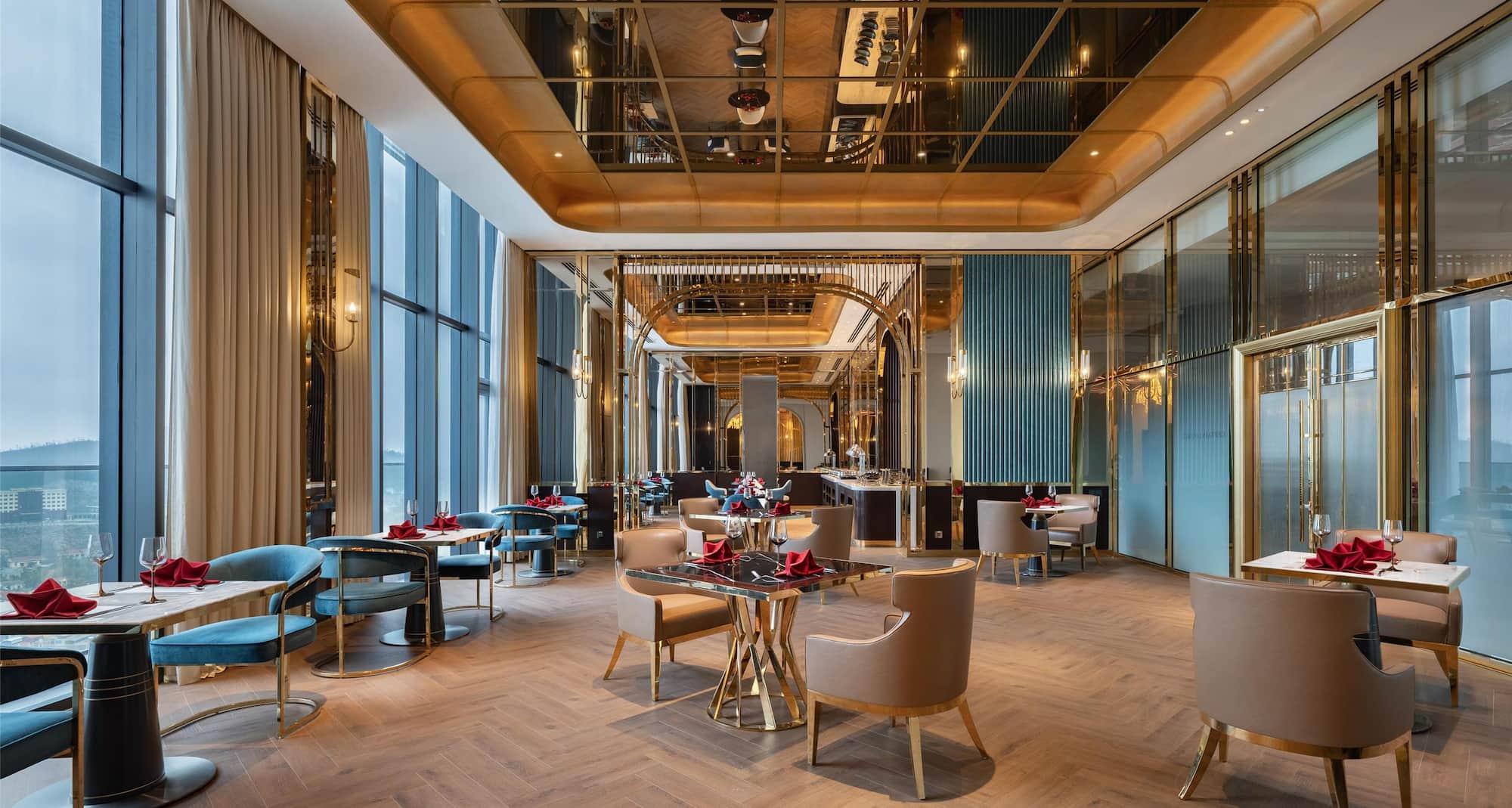 Radisson Blu Hotel, Ha Long Bay - Captain Lounge