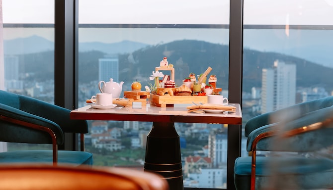 Radisson Blu Hotel, Ha Long Bay - Autumn Hightea