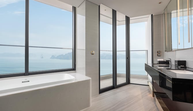 Radisson Blu Hotel, Ha Long Bay - Family Room Bay View