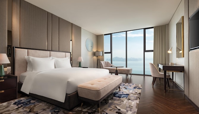 Radisson Blu Hotel, Ha Long Bay - Deluxe Room Bay View