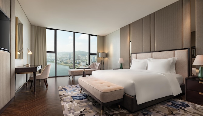 Radisson Blu Hotel, Ha Long Bay - Deluxe Room Lake View