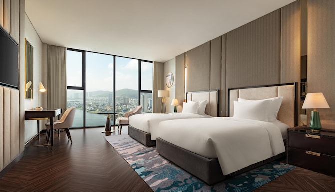 Radisson Blu Hotel, Ha Long Bay - Deluxe Room Lake View