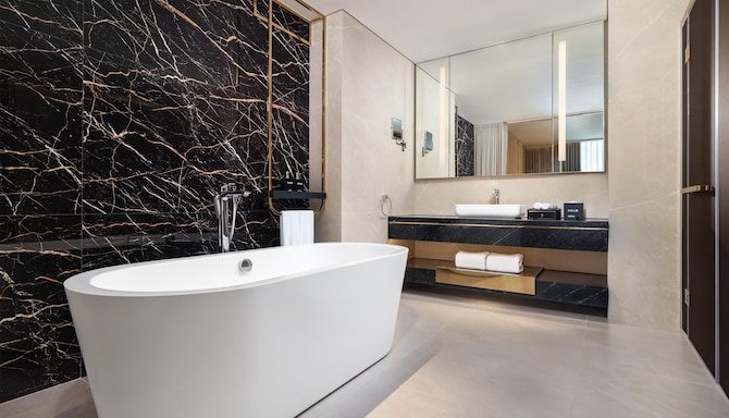 Radisson Blu Hotel, Ha Long Bay - Two Bedroom Suite Lake View