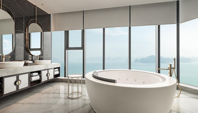 Radisson Blu Hotel, Ha Long Bay - Presidential Suite Bay View