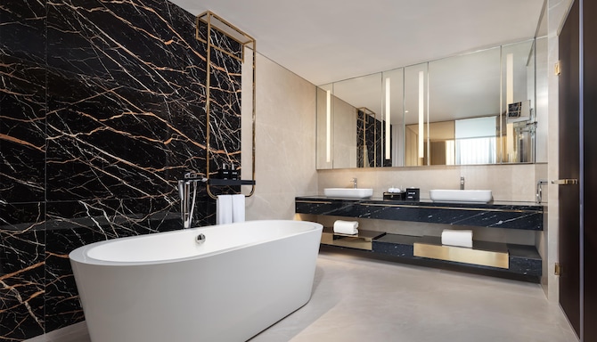 Radisson Blu Hotel, Ha Long Bay - One Bedroom Suite Lake & Bay View