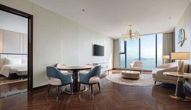 Radisson Blu Hotel, Ha Long Bay - One Bedroom Suite Bay View