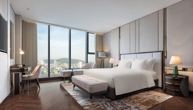 Radisson Blu Hotel, Ha Long Bay - Two Bedroom Suite Lake View