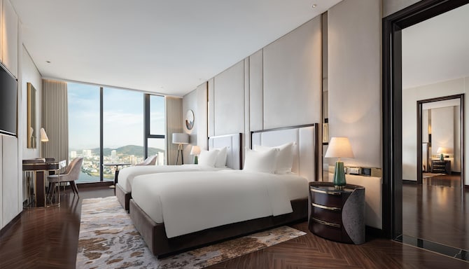 Radisson Blu Hotel, Ha Long Bay - Two Bedroom Suite Lake View