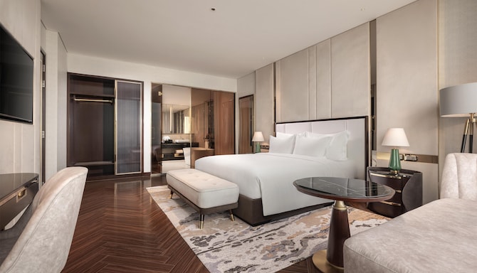 Radisson Blu Hotel, Ha Long Bay - One Bedroom Suite Bay View