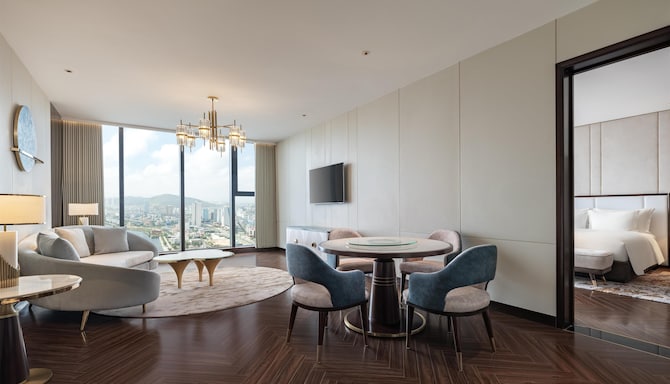 Radisson Blu Hotel, Ha Long Bay - One Bedroom Suite Lake View