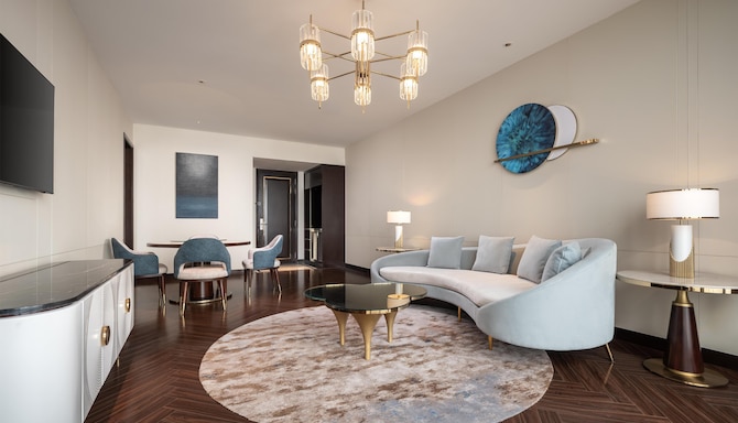 Radisson Blu Hotel, Ha Long Bay - One Bedroom Suite Lake View