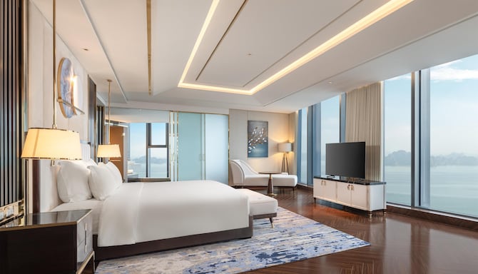 Radisson Blu Hotel, Ha Long Bay - One Bedroom Suite Panoramic View