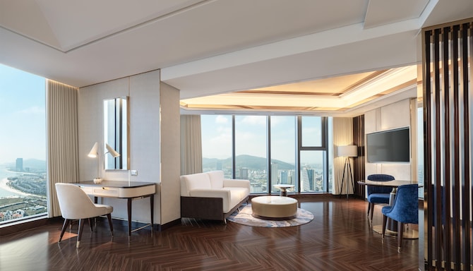 Radisson Blu Hotel, Ha Long Bay - One Bedroom Suite Panoramic View