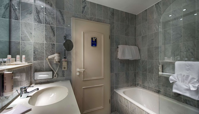 Radisson Blu Hotel, Halle-Merseburg - Bathroom