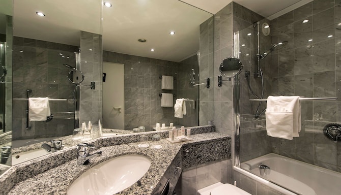 Radisson Blu Hotel, Halle-Merseburg - Business Room Bathroom