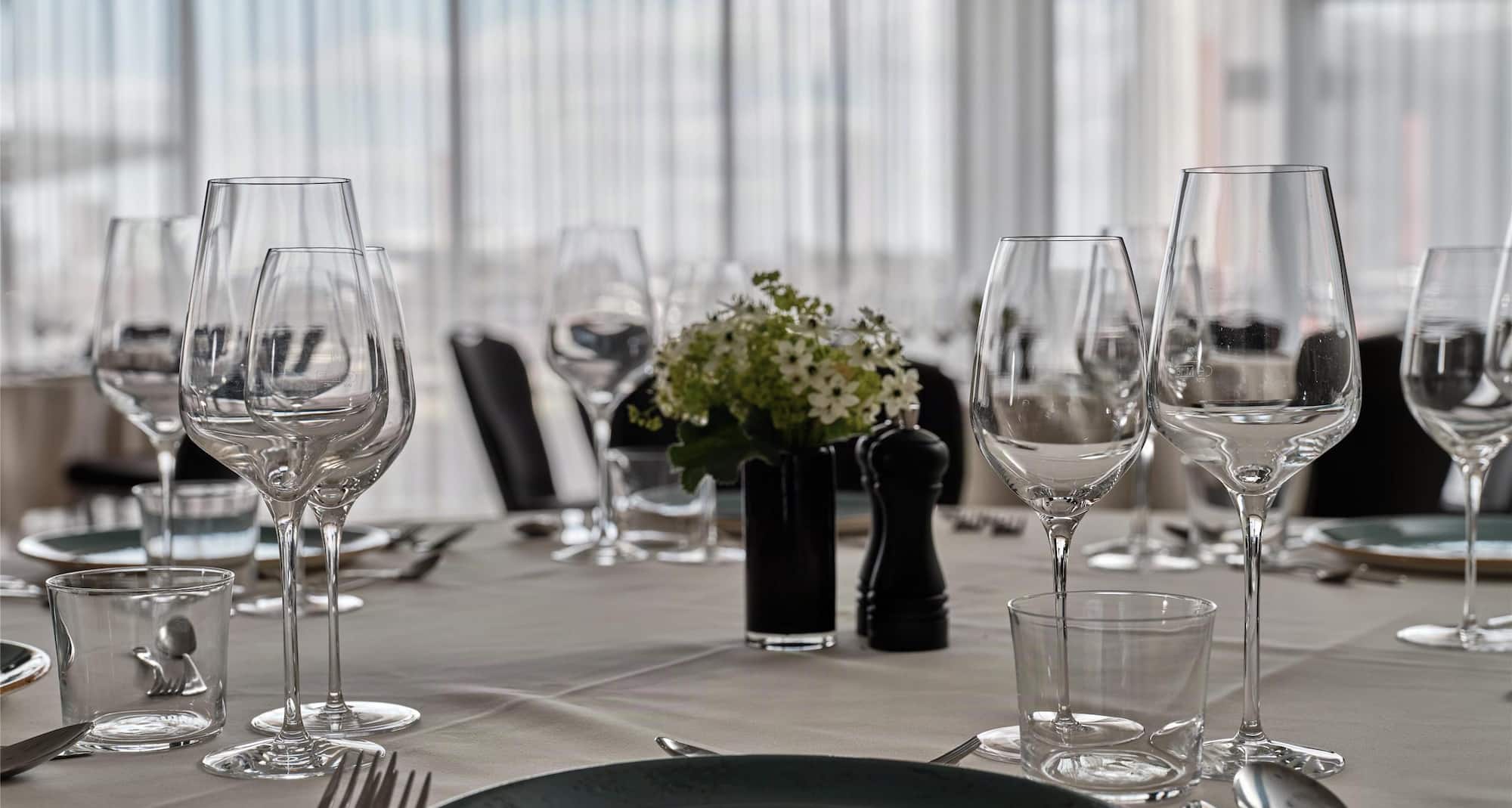 Radisson Blu Hotel, Hamburg Airport - Ballroom - Airport 2 - Round Tables